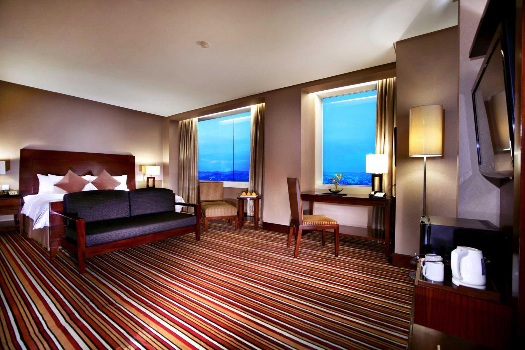 Executive Suite,1443349006:JPEG
